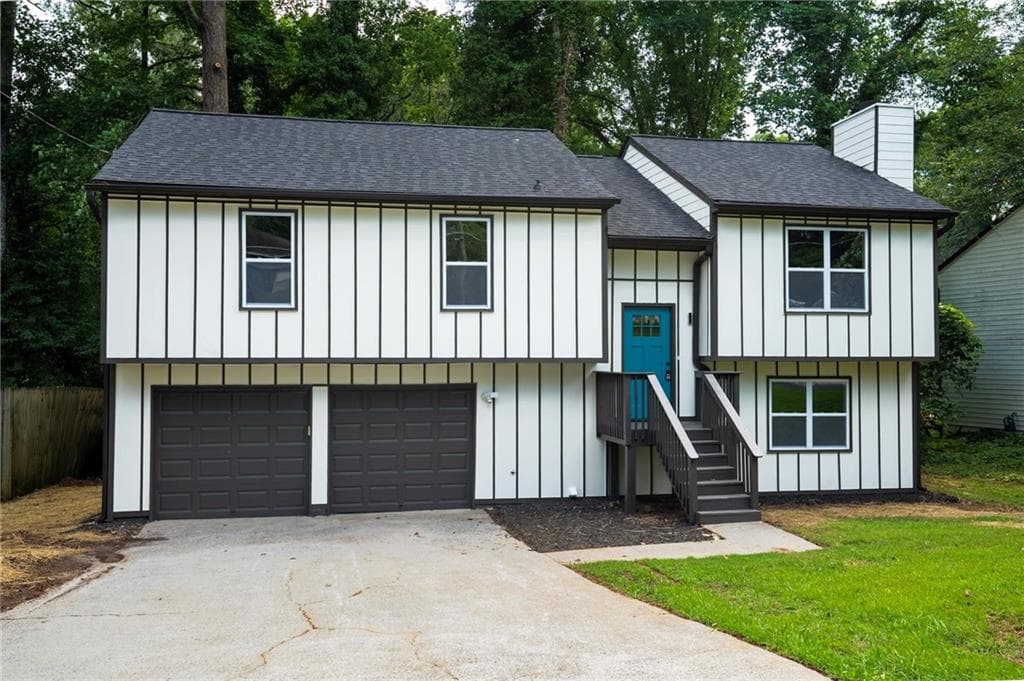 4 bedroom, 3 bathroom, 2,052 sq ft single family residence for sale at 4318 Buckingham Place, Duluth, GA 30096 — photo 2