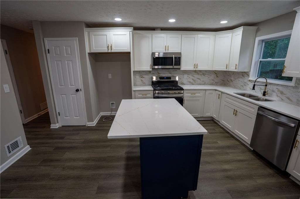 4 bedroom, 3 bathroom, 2,052 sq ft single family residence for sale at 4318 Buckingham Place, Duluth, GA 30096 — photo 7