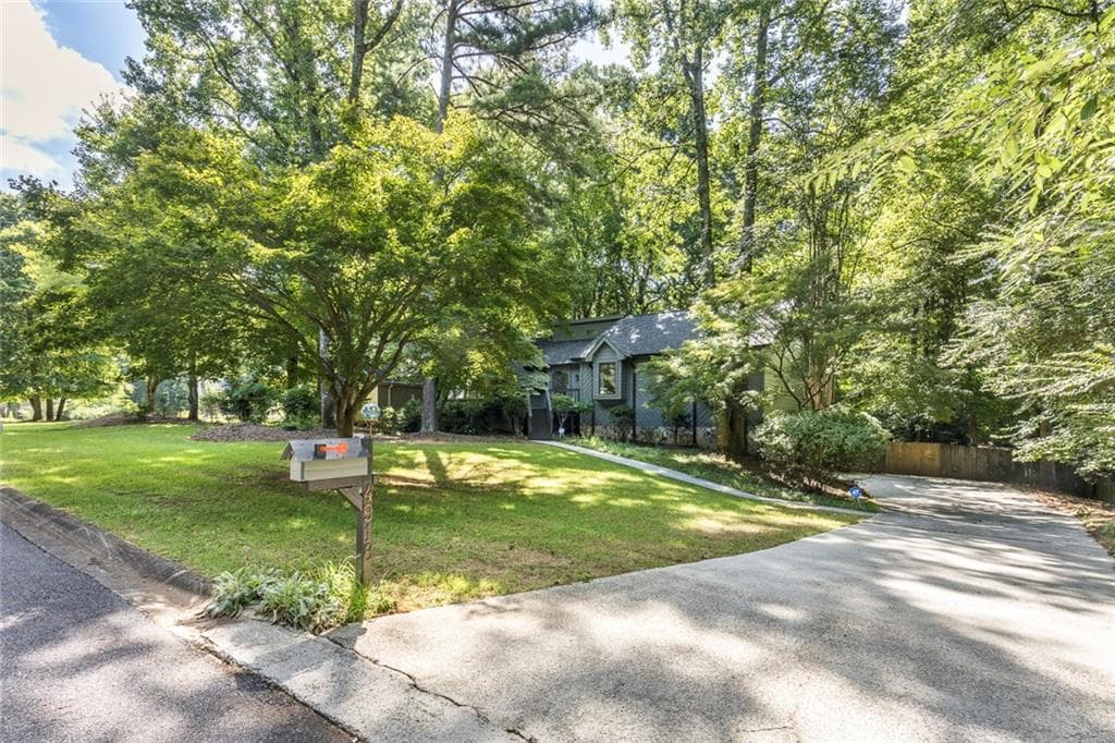 3 bedroom, 3 bathroom, 2,410 sq ft single family residence for sale at 4918 Scotts Creek Trail, Peachtree Corners, GA 30096 — photo 3