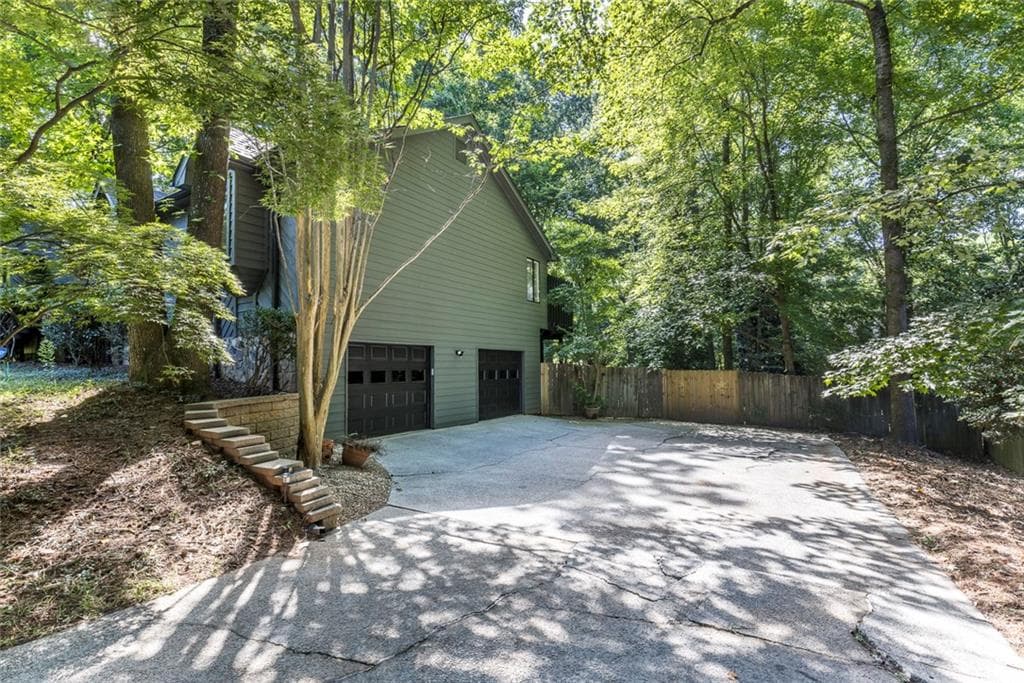 3 bedroom, 3 bathroom, 2,410 sq ft single family residence for sale at 4918 Scotts Creek Trail, Peachtree Corners, GA 30096 — photo 4