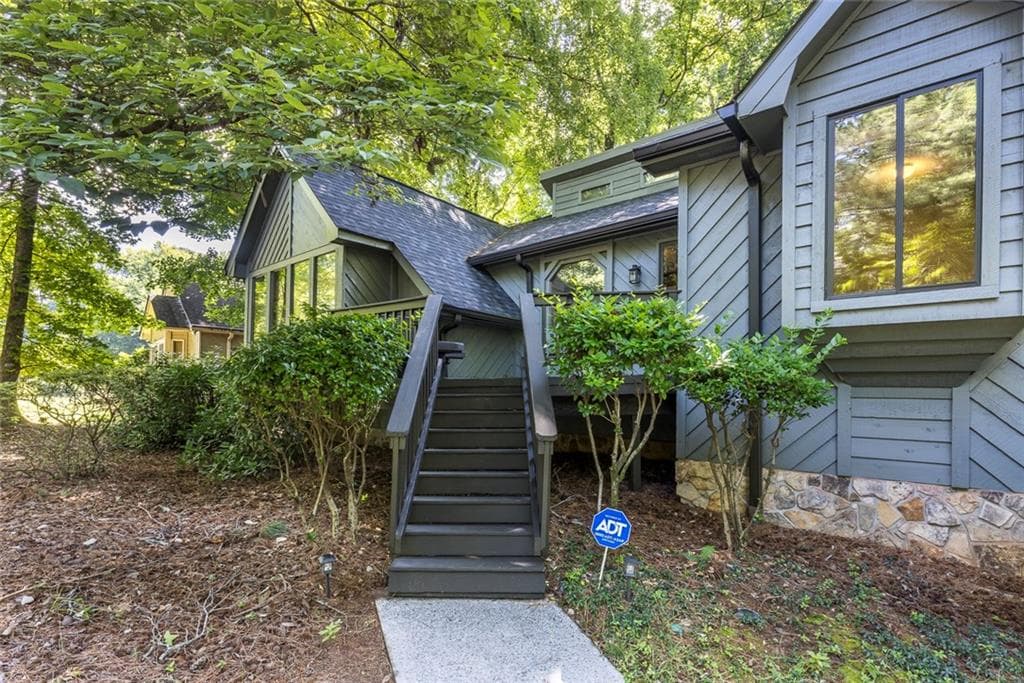 3 bedroom, 3 bathroom, 2,410 sq ft single family residence for sale at 4918 Scotts Creek Trail, Peachtree Corners, GA 30096 — photo 5