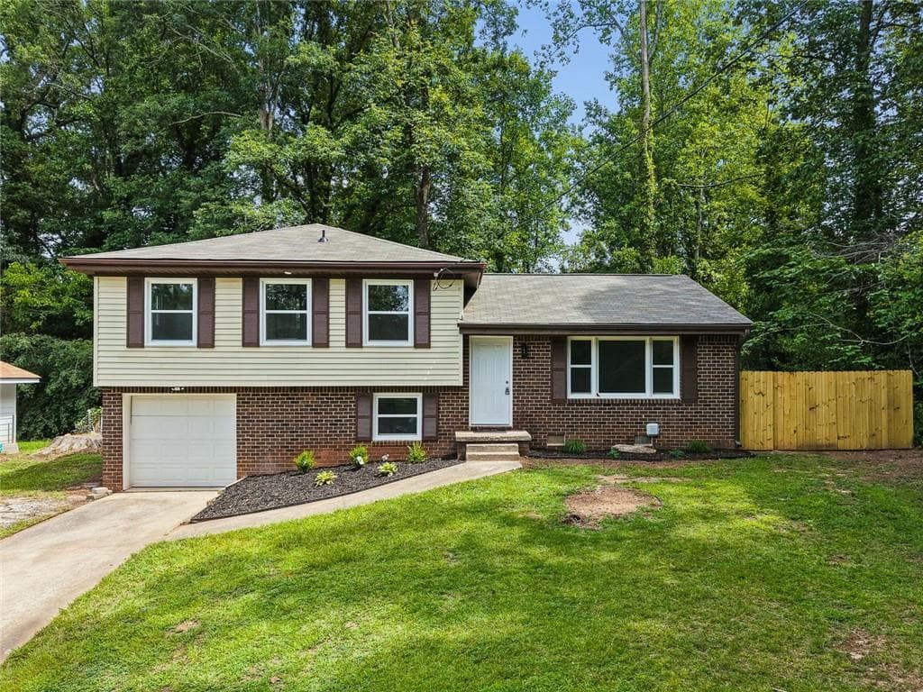 3 bedroom, 3 bathroom, 1,509 sq ft single family residence for sale at 498 Queen Aliese Lane, Jonesboro, GA 30236