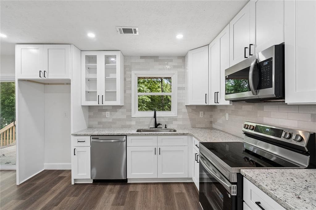 3 bedroom, 3 bathroom, 1,509 sq ft single family residence for sale at 498 Queen Aliese Lane, Jonesboro, GA 30236 — photo 8