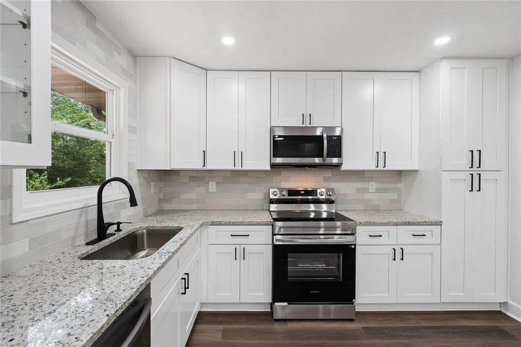 3 bedroom, 3 bathroom, 1,509 sq ft single family residence for sale at 498 Queen Aliese Lane, Jonesboro, GA 30236 — photo 9