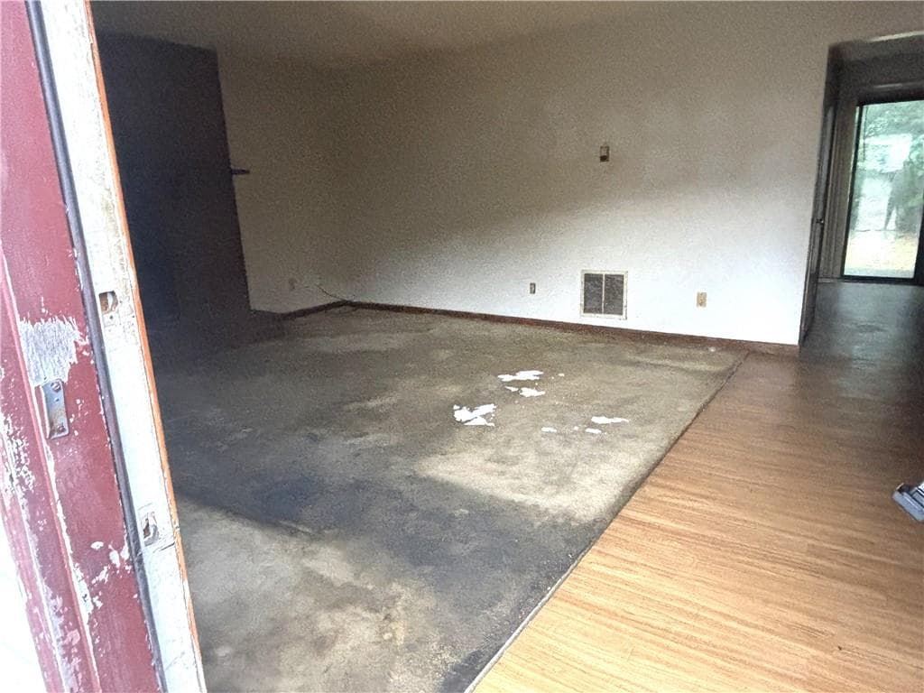 2 bedroom, 3 bathroom, 1,232 sq ft townhouse for sale at 906 Silverwood Drive, Atlanta, GA 30349 — photo 5