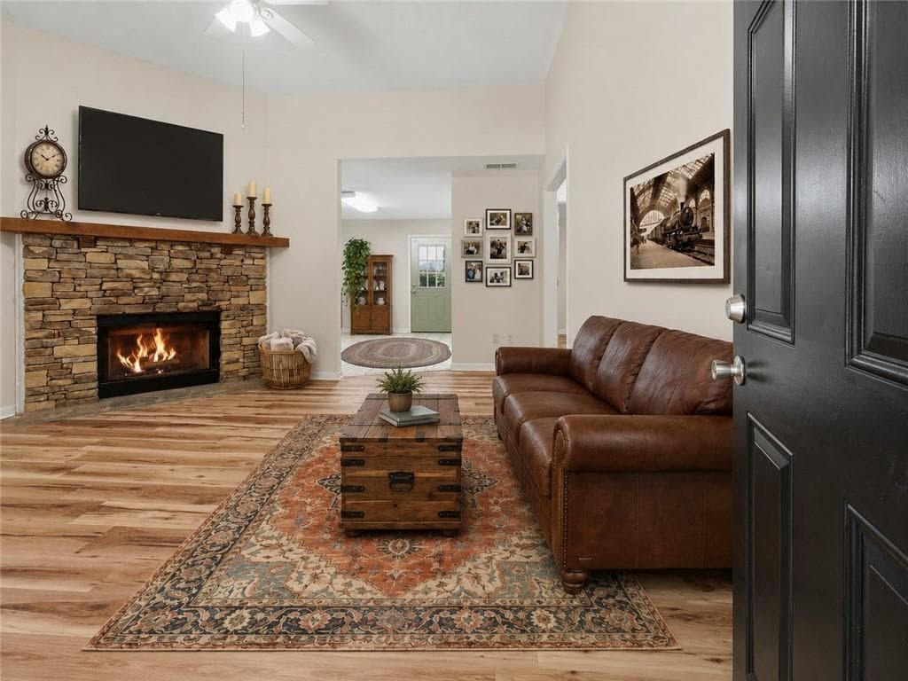 2 bedroom, 1 bathroom, 836 sq ft single family residence under contract at 2655 Impala Drive, Cumming, GA 30041 — photo 2