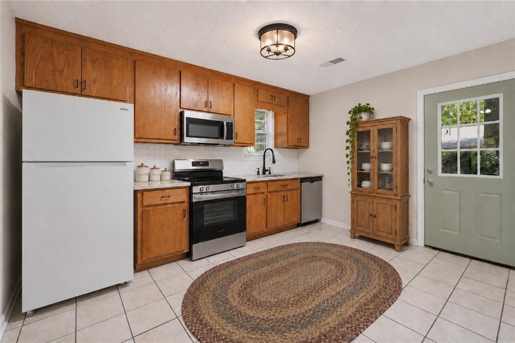 2 bedroom, 1 bathroom, 836 sq ft single family residence under contract at 2655 Impala Drive, Cumming, GA 30041 — photo 3