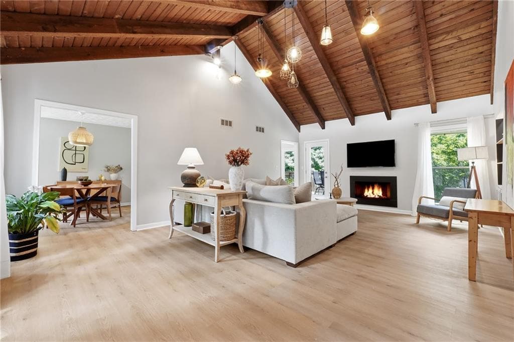 4 bedroom, 3 bathroom, 2,428 sq ft single family residence under contract at 3372 Woodrun Trail, Marietta, GA 30062 — photo 3
