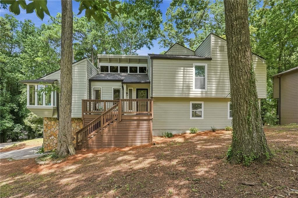 4 bedroom, 3 bathroom, 2,428 sq ft single family residence under contract at 3372 Woodrun Trail, Marietta, GA 30062 — photo 7