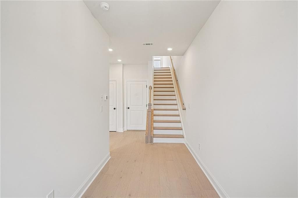 4 bedroom, 4 bathroom, 2,400 sq ft townhouse for sale at 901 Shire Elm Street 22, Johns Creek, GA 30022 — photo 3