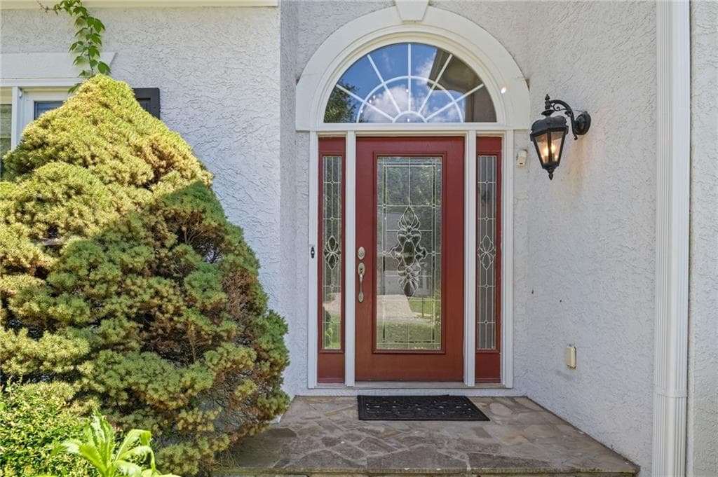 5 bedroom, 5 bathroom, 4,566 sq ft single family residence for sale at 421 Clubview Drive, Woodstock, GA 30189 — photo 4