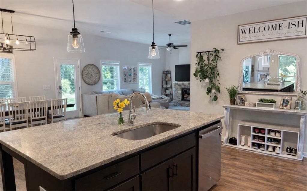 4 bedroom, 2 bathroom, 2,332 sq ft single family residence for sale at 101 Fenwick Manor Drive, LaGrange, GA 30241 — photo 5