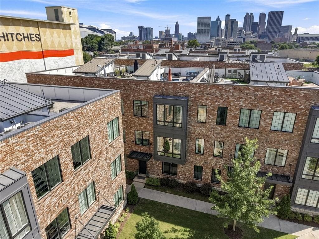 3 bedroom, 4 bathroom, 2,045 sq ft townhouse for rent at 285 Castleberry Hill Walk, Atlanta, GA 30313 for $3,890 a month — photo 2