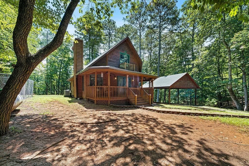 2 bedroom, 2 bathroom, 1,176 sq ft single family residence for sale at 1247 Newport Drive, Ellijay, GA 30540