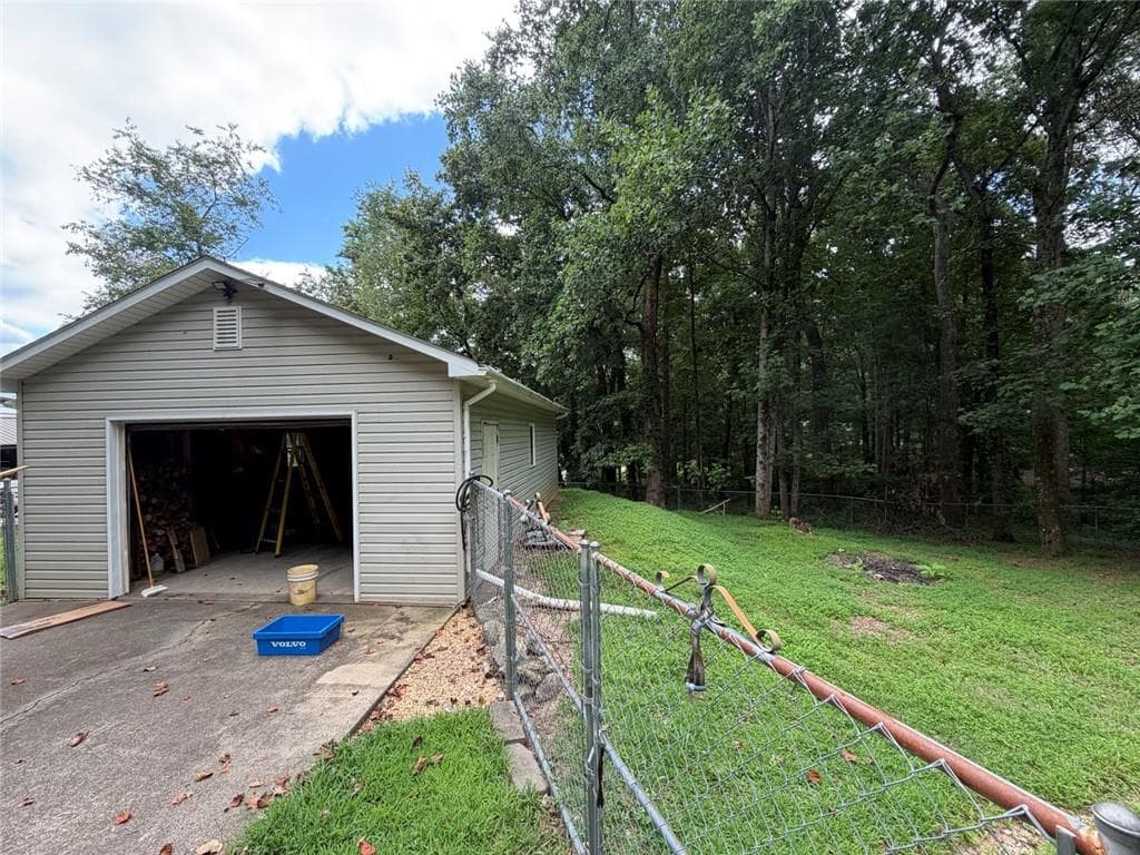 3 bedroom, 2 bathroom, 1,188 sq ft single family residence under contract at 1492 Red Oak Flats Road, Dahlonega, GA 30533 — photo 7