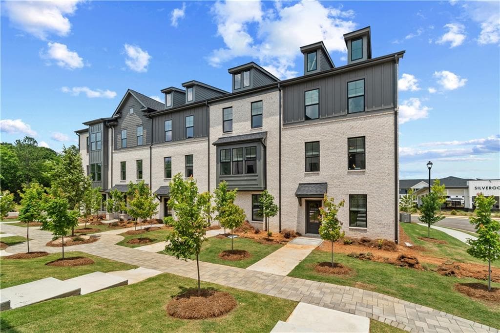 3 bedroom, 3 bathroom, 1,897 sq ft townhouse for sale at 354 Allegro Bend, Mcdonough, GA 30253