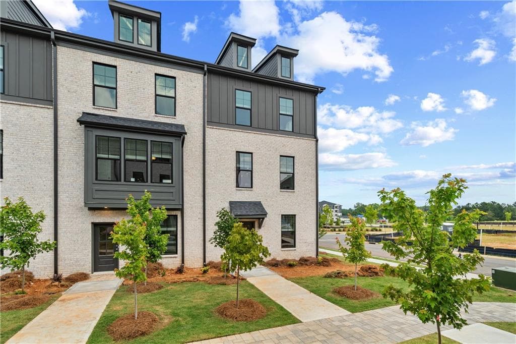 3 bedroom, 3 bathroom, 1,897 sq ft townhouse for sale at 354 Allegro Bend, Mcdonough, GA 30253 — photo 2