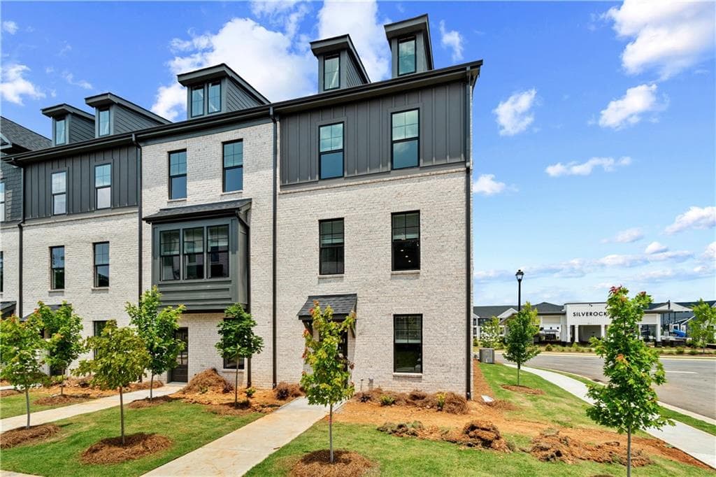 3 bedroom, 3 bathroom, 1,897 sq ft townhouse for sale at 354 Allegro Bend, Mcdonough, GA 30253 — photo 3