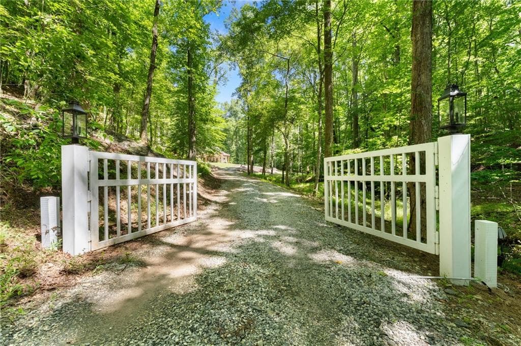 2 bedroom, 2 bathroom, 1,432 sq ft single family residence for sale at 189 Peace Valley Road, Dahlonega, GA 30533 — photo 4