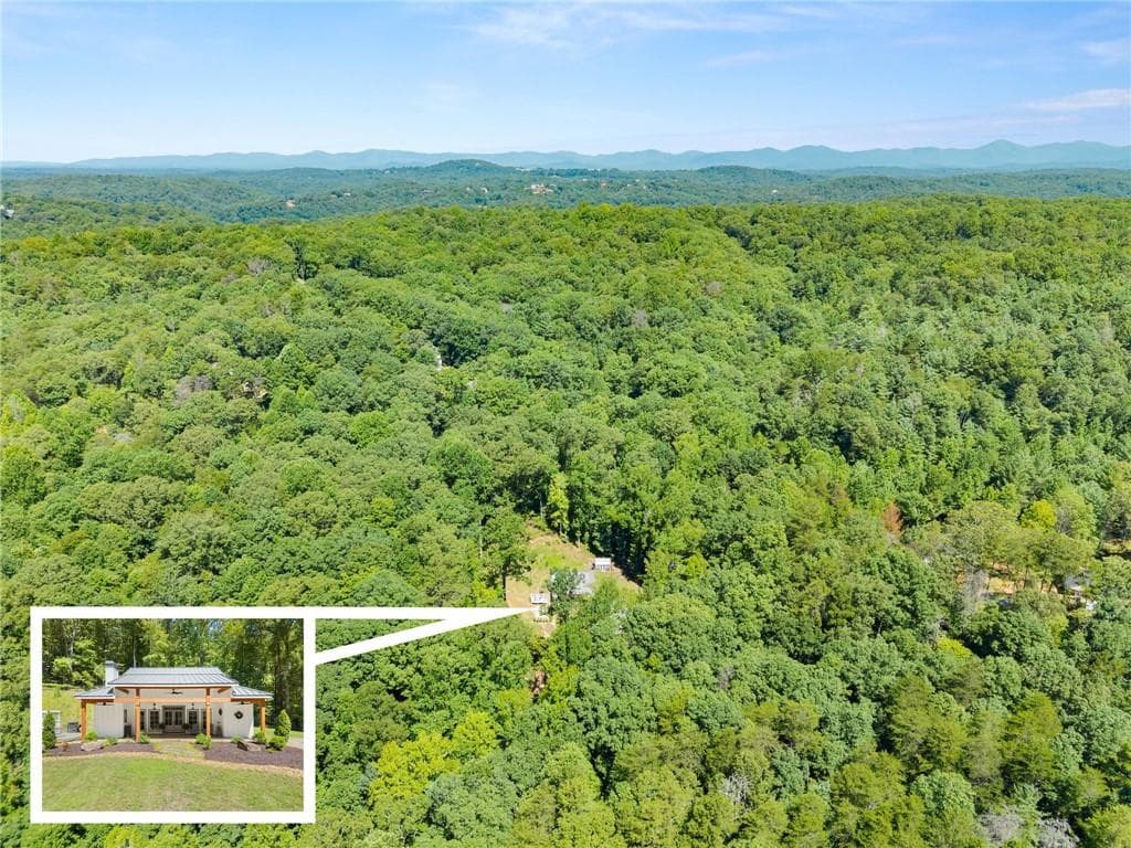 2 bedroom, 2 bathroom, 1,432 sq ft single family residence for sale at 189 Peace Valley Road, Dahlonega, GA 30533 — photo 2