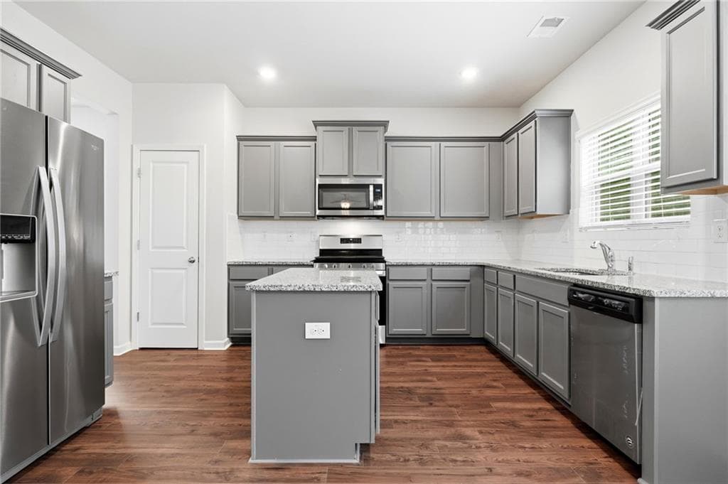 4 bedroom, 3 bathroom, 2,720 sq ft single family residence for rent at 3132 Hawthorn Farm Boulevard, Loganville, GA 30052 for $2,700 a month — photo 6
