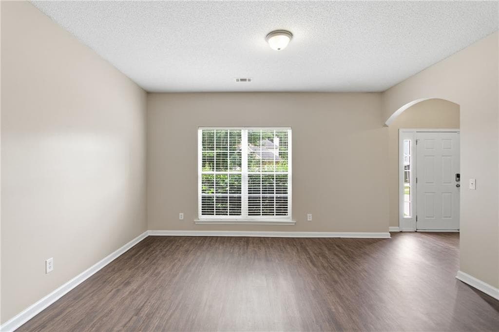 4 bedroom, 3 bathroom, 2,400 sq ft single family residence under contract at 6716 Delaware Bend, Fairburn, GA 30213 — photo 10