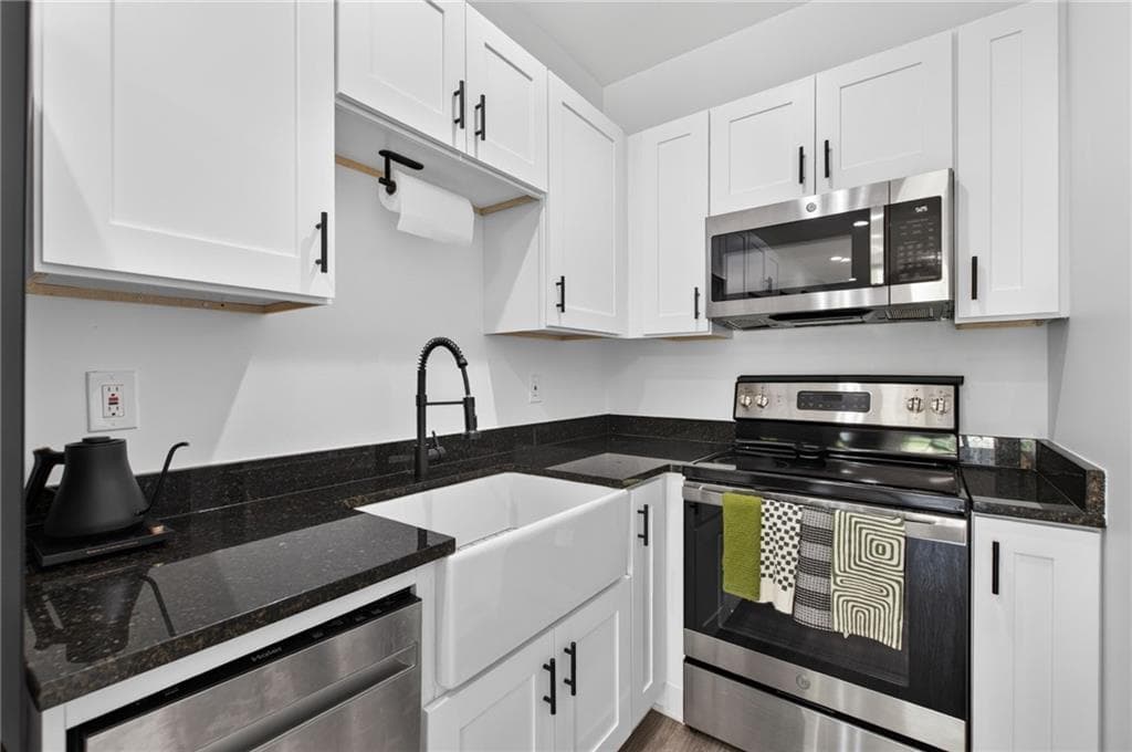 1 bedroom, 1 bathroom, 676 sq ft single family residence for sale at 3120 Godby Rd 1101, College Park, GA 30349 — photo 7