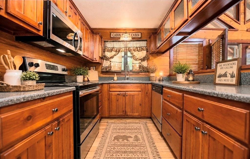 3 bedroom, 2 bathroom, 1,476 sq ft single family residence for sale at 3857 Gumlog Road, Young Harris, GA 30582 — photo 7