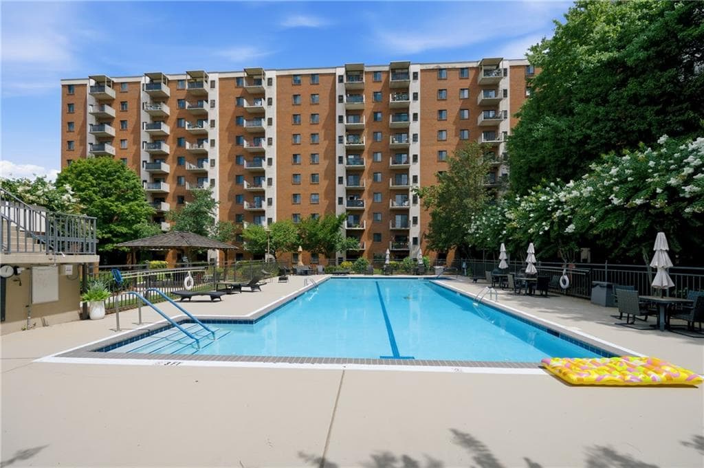 1 bedroom, 1 bathroom, 489 sq ft condominium for sale at 300 Johnson Ferry Road A713, Sandy Springs, GA 30328