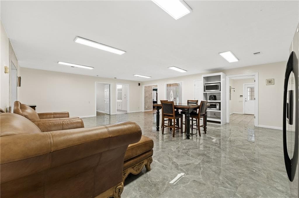4 bedroom, 4 bathroom, 4,050 sq ft single family residence for sale at 5555 Stone Trace, Gainesville, GA 30504 — photo 9