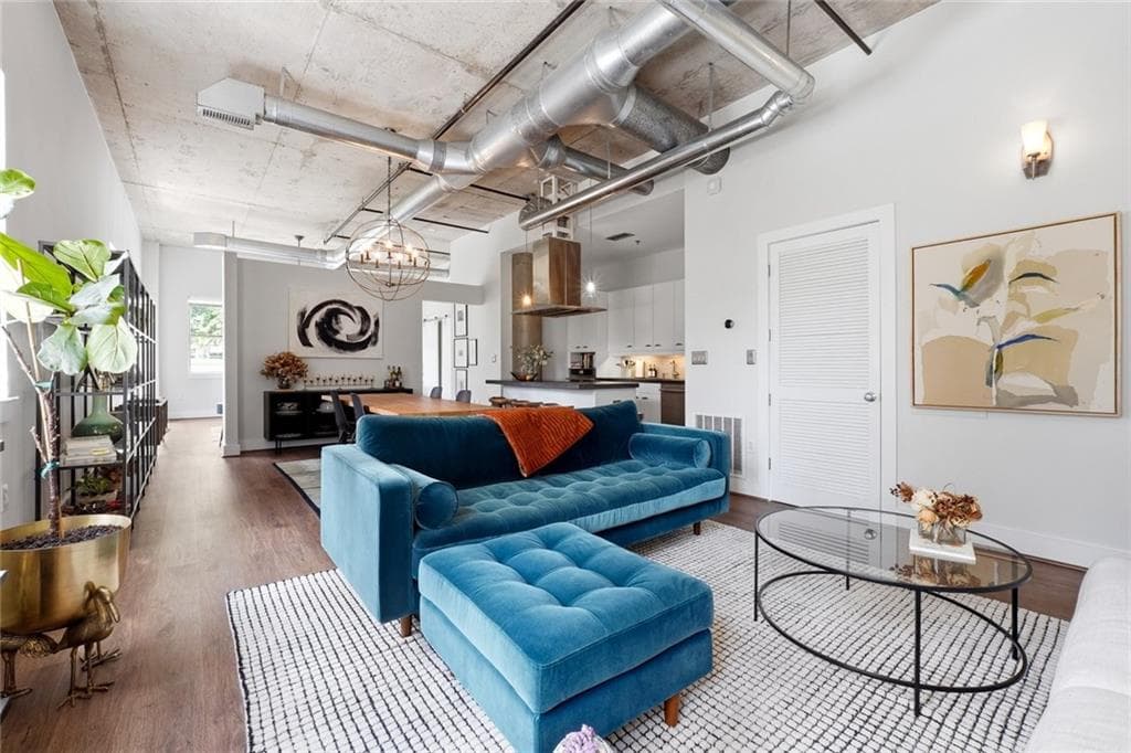 1 bedroom, 1 bathroom, 1,239 sq ft condominium for sale at 206 11th Street 702, Atlanta, GA 30309 — photo 2