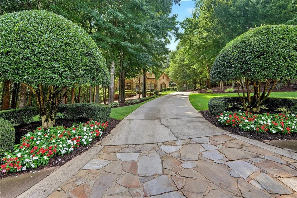 6 bedroom, 7 bathroom, 7,174 sq ft single family residence for sale at 2730 Manor Bridge Drive, Milton, GA 30004 — photo 2