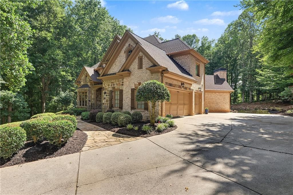 6 bedroom, 7 bathroom, 7,174 sq ft single family residence for sale at 2730 Manor Bridge Drive, Milton, GA 30004 — photo 3