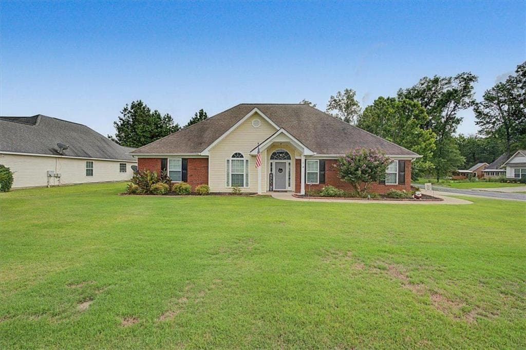 3 bedroom, 2 bathroom, 1,681 sq ft single family residence for sale at 2 Sleepy Oaks Trail, Rome, GA 30165