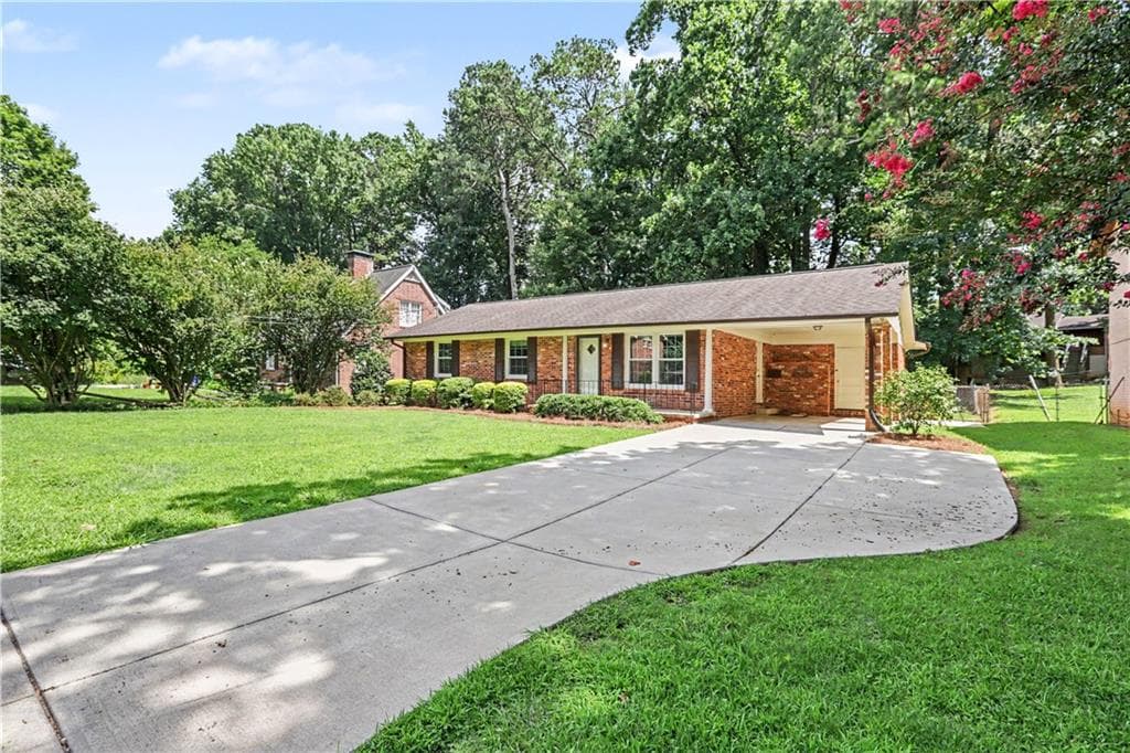 3 bedroom, 2 bathroom, 1,215 sq ft single family residence under contract at 2973 Delcourt Drive, Decatur, GA 30033 — photo 2