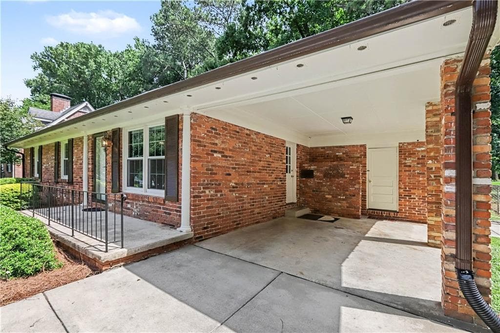 3 bedroom, 2 bathroom, 1,215 sq ft single family residence under contract at 2973 Delcourt Drive, Decatur, GA 30033 — photo 4