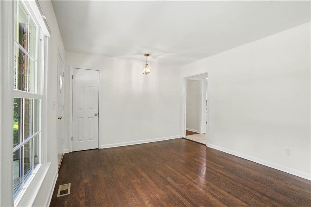 3 bedroom, 2 bathroom, 1,215 sq ft single family residence under contract at 2973 Delcourt Drive, Decatur, GA 30033 — photo 7