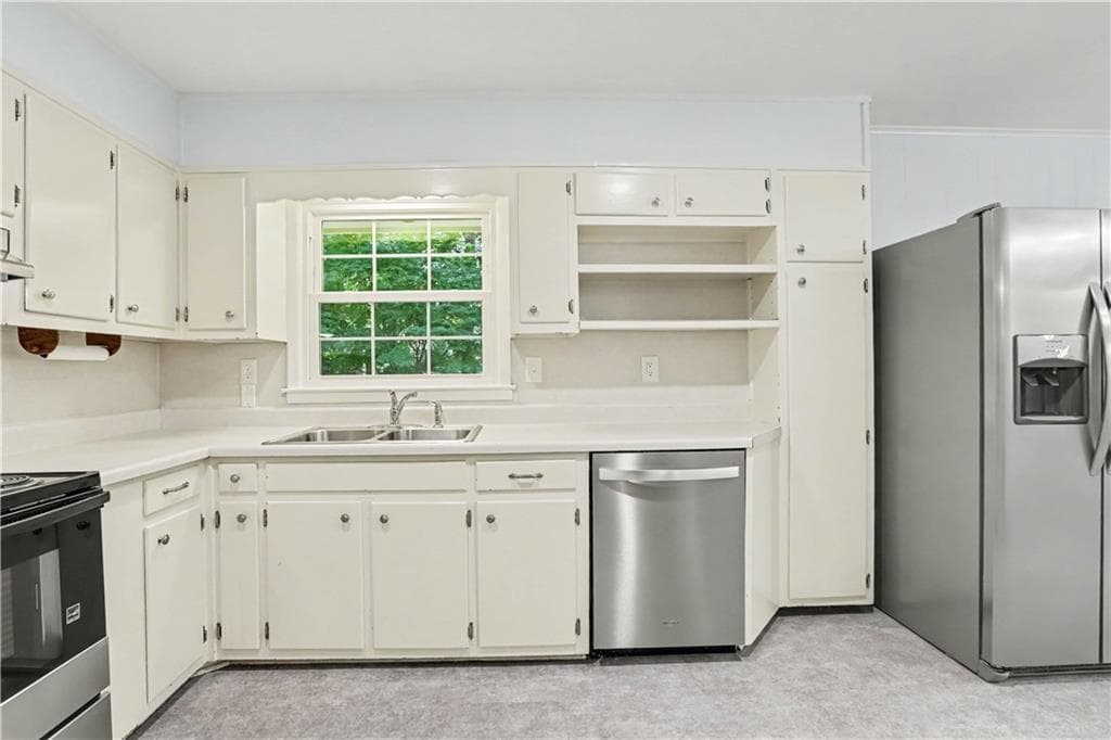 3 bedroom, 2 bathroom, 1,215 sq ft single family residence under contract at 2973 Delcourt Drive, Decatur, GA 30033 — photo 9