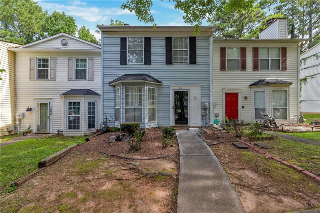 2 bedroom, 3 bathroom, 1,292 sq ft townhouse for rent at 1008 Huntington Trace, Smyrna, GA 30082 for $1,649 a month — photo 1 of 16