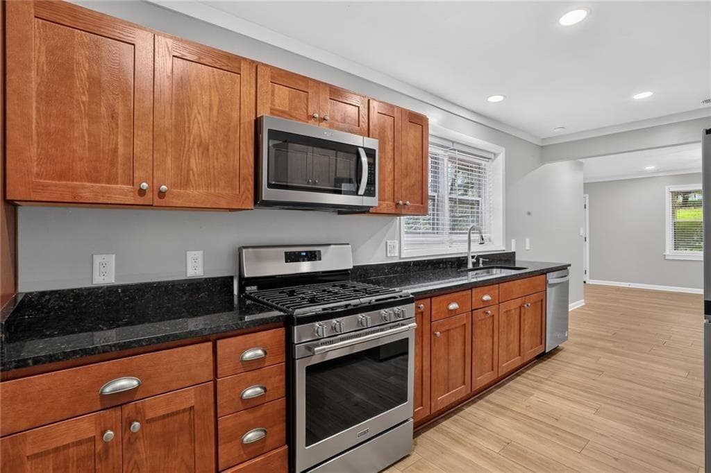 5 bedroom, 3 bathroom, 3,200 sq ft single family residence for rent at 1220 Roxboro Drive, Atlanta, GA 30324 for $4,300 a month — photo 3