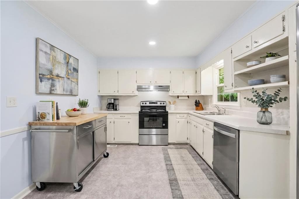 3 bedroom, 2 bathroom, 1,215 sq ft single family residence under contract at 2973 Delcourt Drive, Decatur, GA 30033 — photo 8