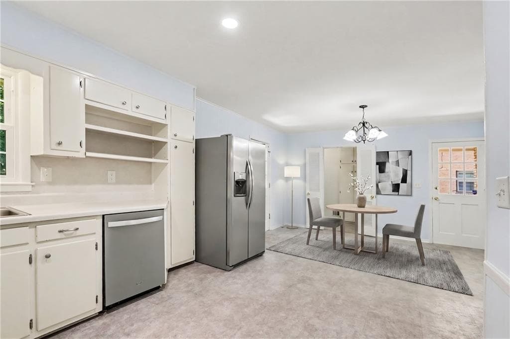 3 bedroom, 2 bathroom, 1,215 sq ft single family residence under contract at 2973 Delcourt Drive, Decatur, GA 30033 — photo 10