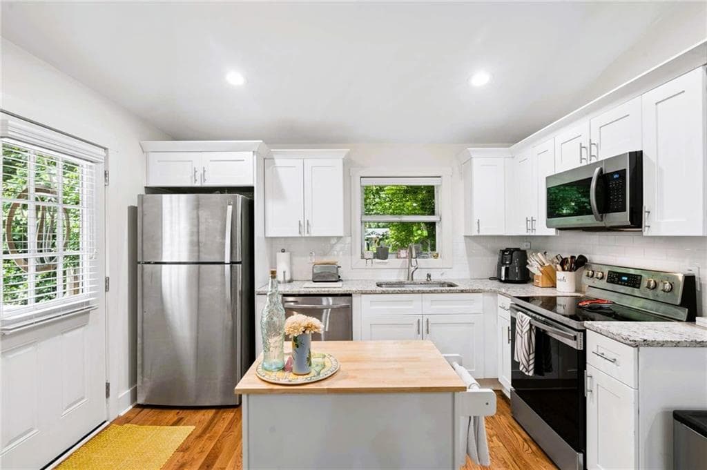 3 bedroom, 2 bathroom, 1,238 sq ft single family residence for sale at 1303 Elizabeth Avenue, Atlanta, GA 30310 — photo 7