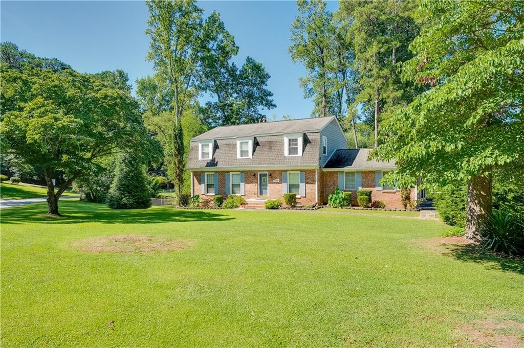 4 bedroom, 4 bathroom, 2,342 sq ft single family residence for sale at 4737 Fellsridge Drive, Stone Mountain, GA 30083 — photo 2