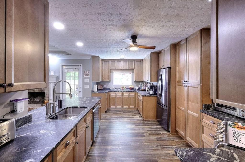 4 bedroom, 2 bathroom, 2,105 sq ft single family residence under contract at 65 Stewart Hollow Lane, Covington, GA 30016 — photo 2