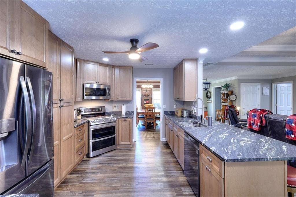 4 bedroom, 2 bathroom, 2,105 sq ft single family residence under contract at 65 Stewart Hollow Lane, Covington, GA 30016 — photo 3