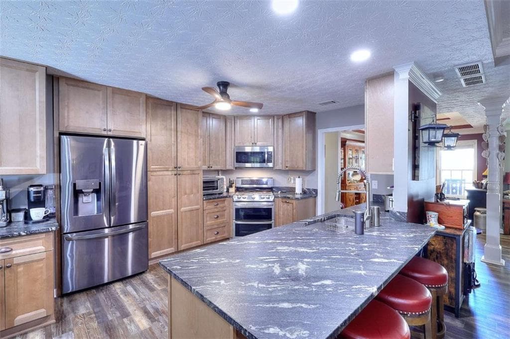 4 bedroom, 2 bathroom, 2,105 sq ft single family residence under contract at 65 Stewart Hollow Lane, Covington, GA 30016 — photo 4
