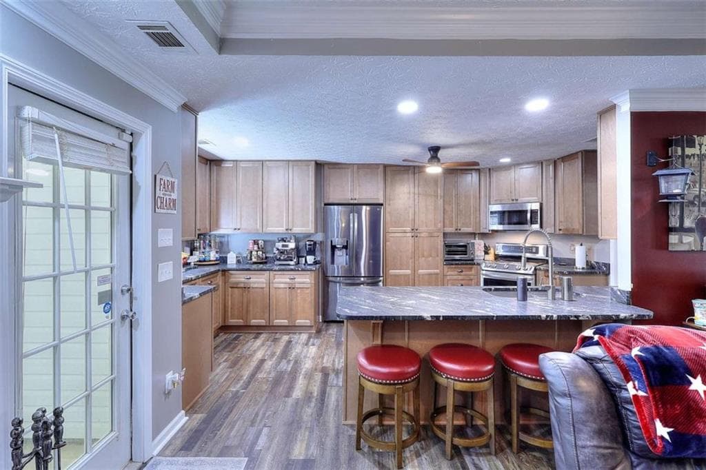 4 bedroom, 2 bathroom, 2,105 sq ft single family residence under contract at 65 Stewart Hollow Lane, Covington, GA 30016 — photo 5