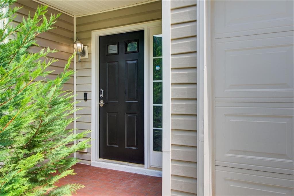 2 bedroom, 2 bathroom, 1,468 sq ft townhouse for sale at 2470 Stonegate Drive, Acworth, GA 30101 — photo 2