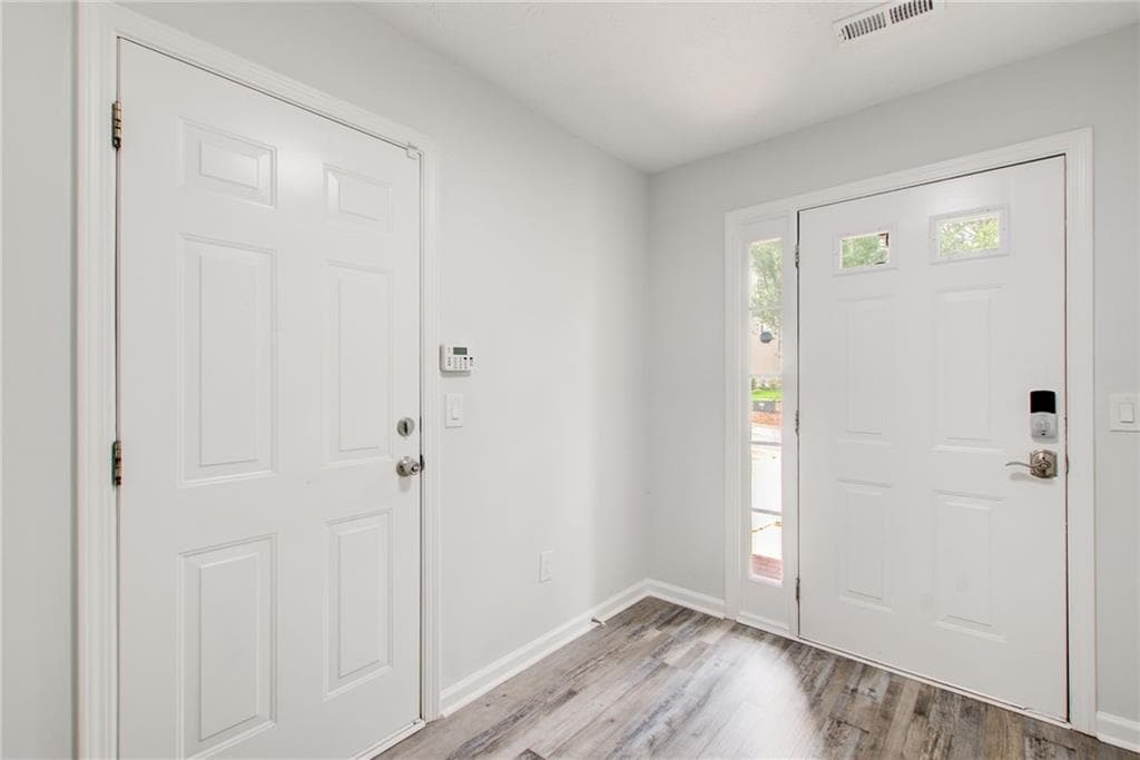 2 bedroom, 2 bathroom, 1,468 sq ft townhouse for sale at 2470 Stonegate Drive, Acworth, GA 30101 — photo 3